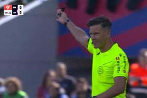 费尔明倒地争议!官方公布主裁判录音:是攻方犯规,我要改判了