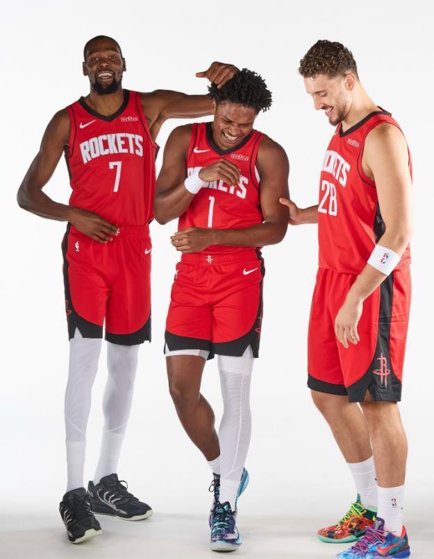 jiuyou-执着于三分？火箭变阵酿苦果！31岁明星中锋遭雪藏，乌度卡用错人