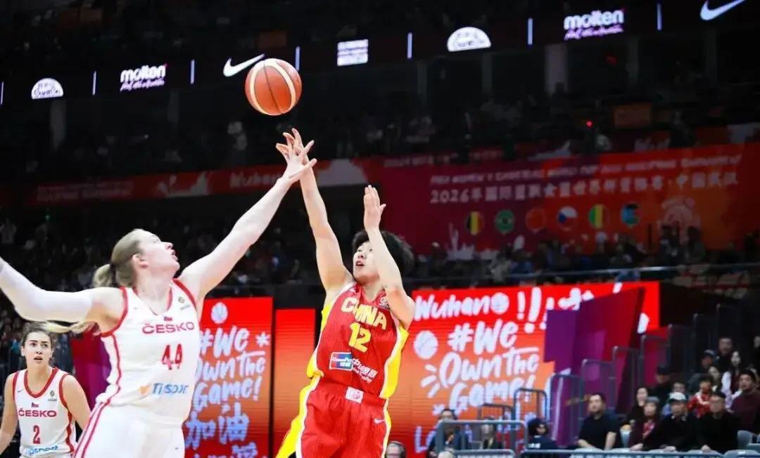 九游体育-险胜捷克却露硬伤！中国女篮的胜利，为何喜忧参半引热议？